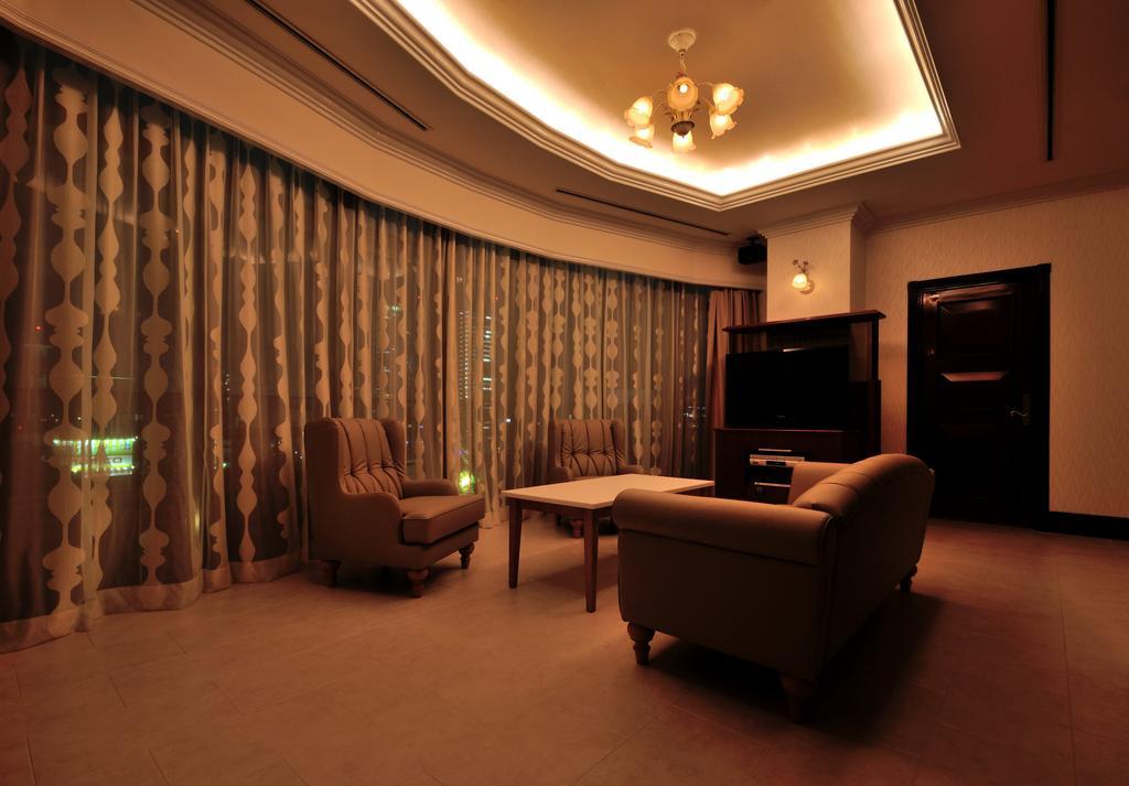 Hotel Alps (Adults Only) Osaka Bagian luar foto