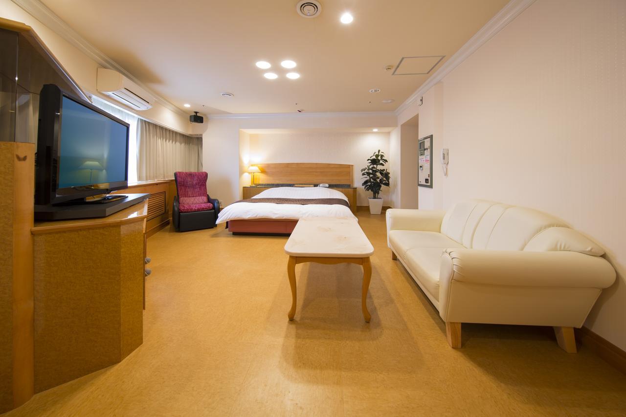 Hotel Alps (Adults Only) Osaka Bagian luar foto
