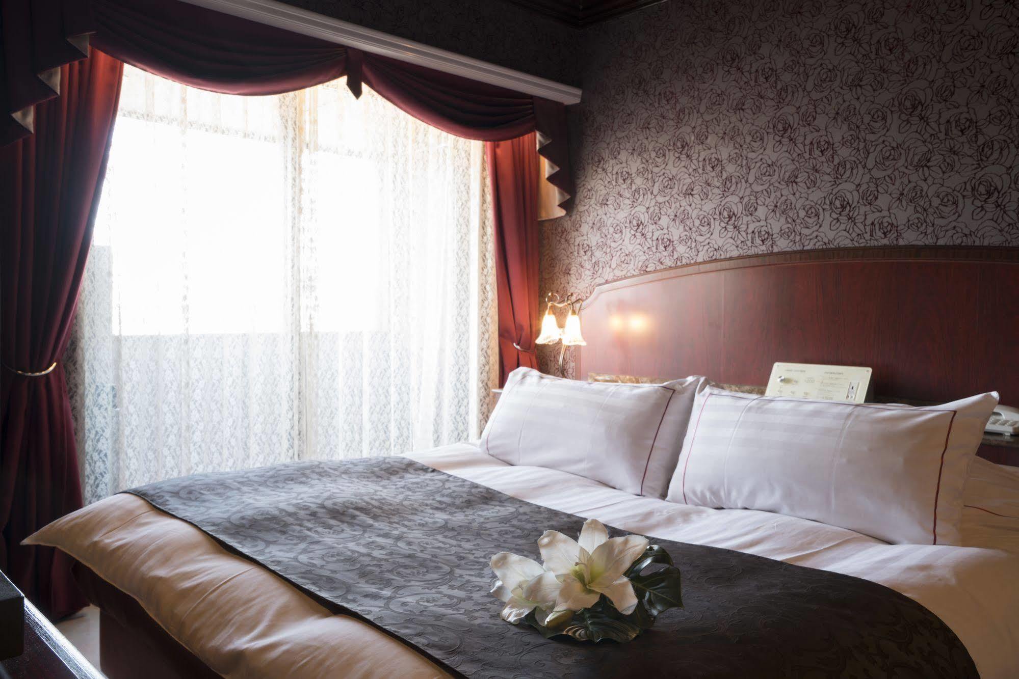 Hotel Alps (Adults Only) Osaka Bagian luar foto
