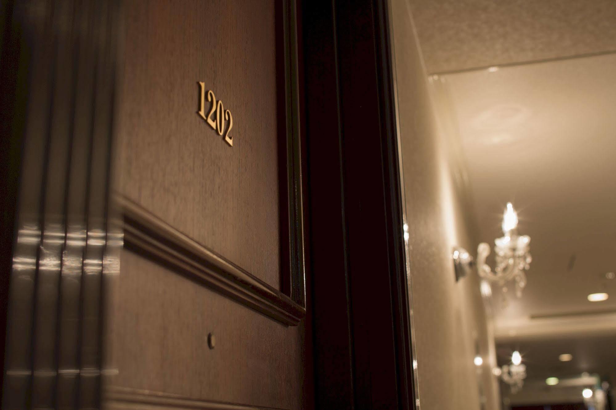 Hotel Alps (Adults Only) Osaka Bagian luar foto