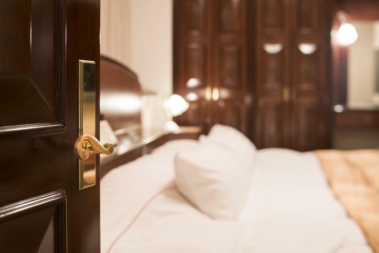 Hotel Alps (Adults Only) Osaka Bagian luar foto