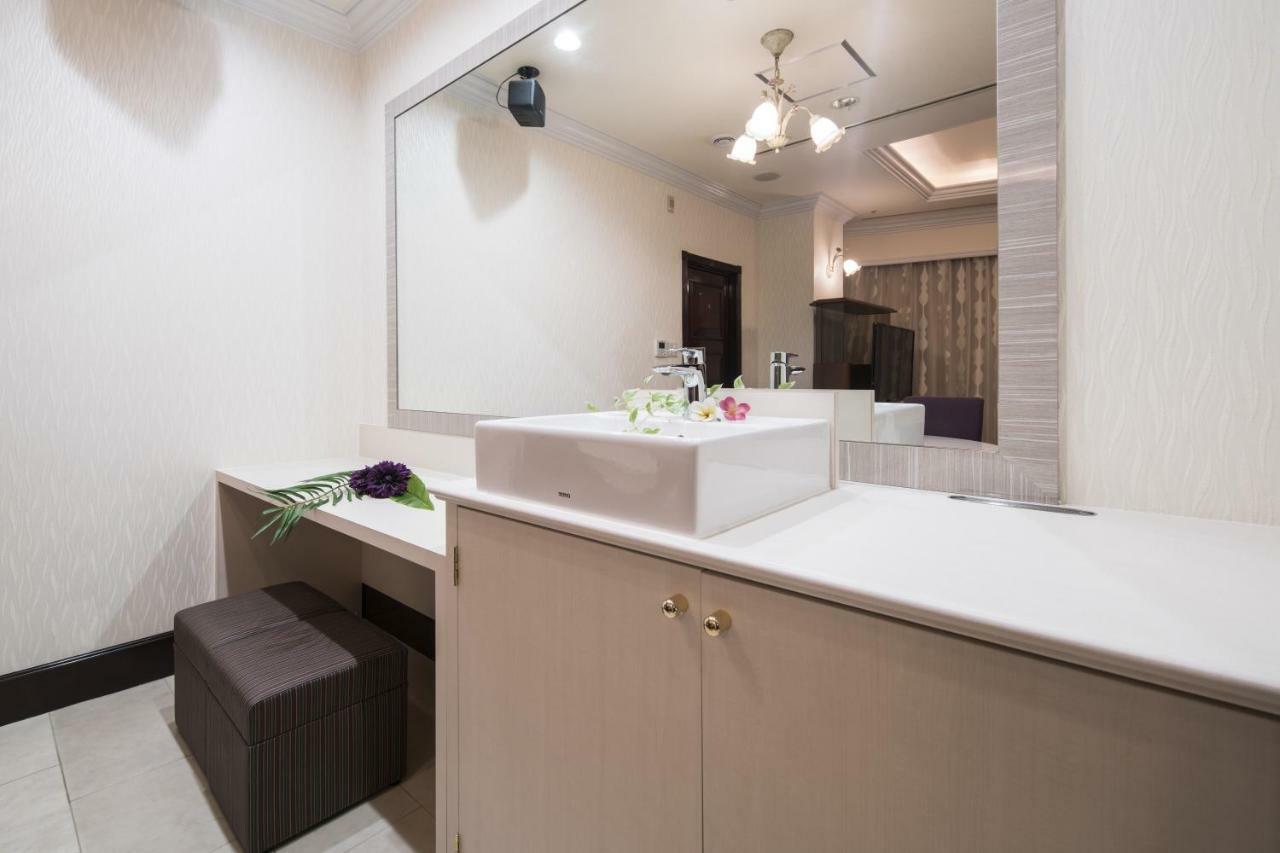 Hotel Alps (Adults Only) Osaka Bagian luar foto